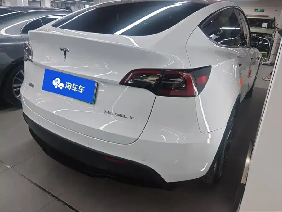 Tesla Model Y — фото 10