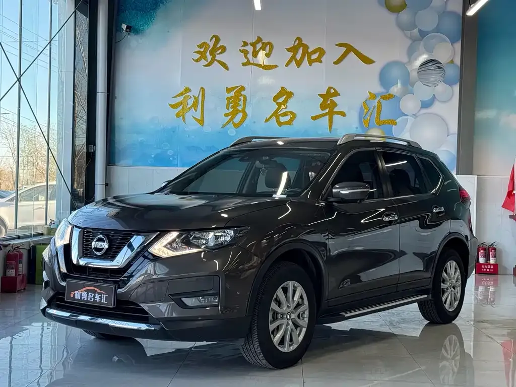 Nissan X-Trail — фото 1