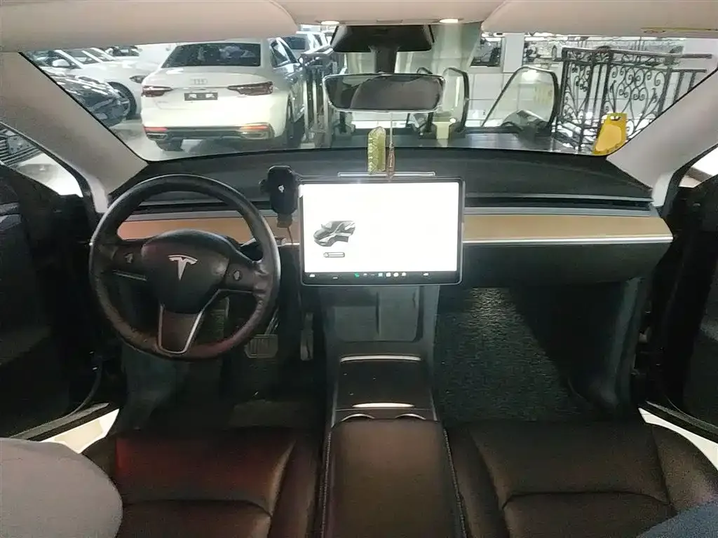 Tesla Model Y — фото 2
