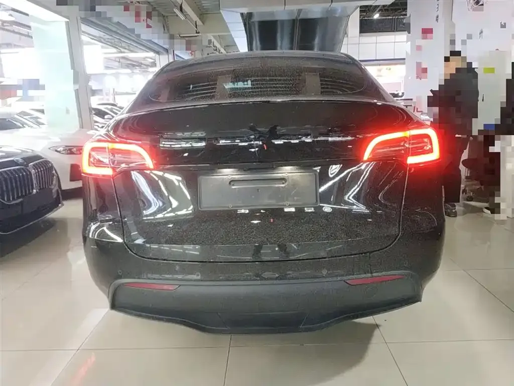 Tesla Model Y — фото 6