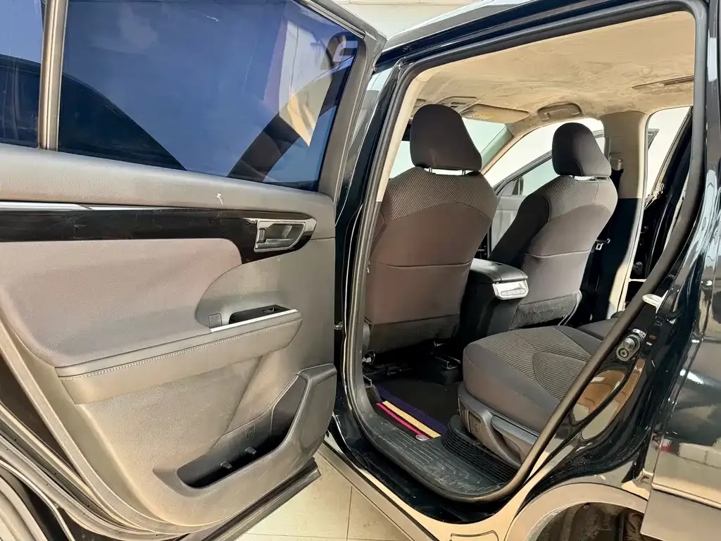 Toyota Highlander — фото 5