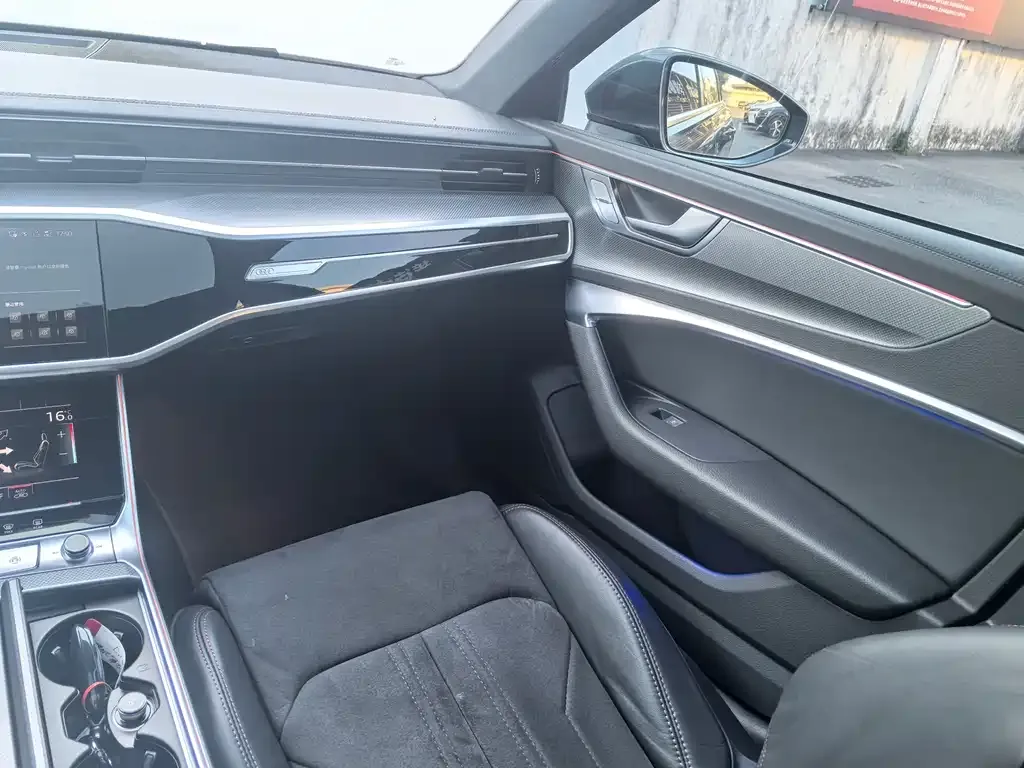 Audi A6L 2024 из CN, фото 8