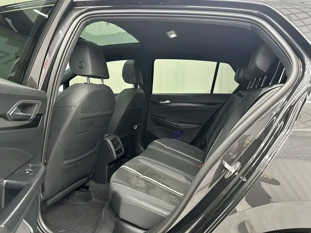 Volkswagen Golf 2022 из CN, фото 5