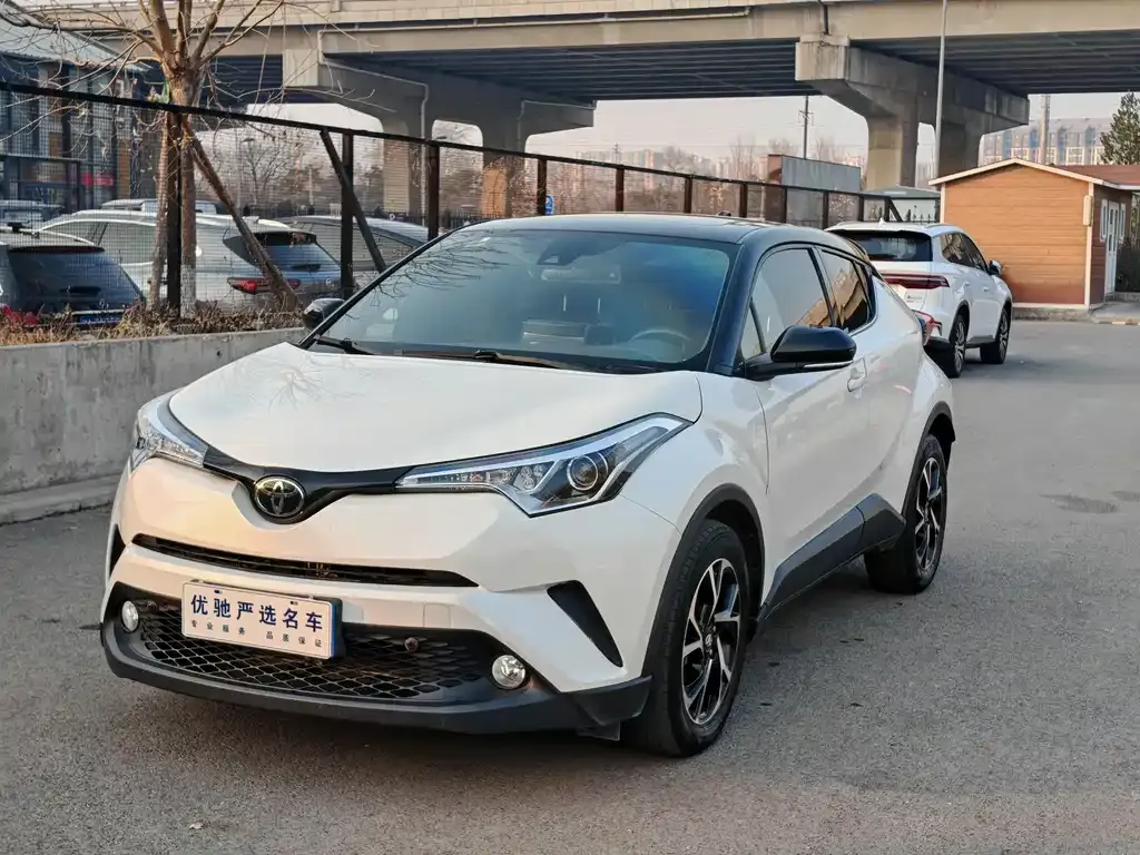 Toyota C-HR — фото 1