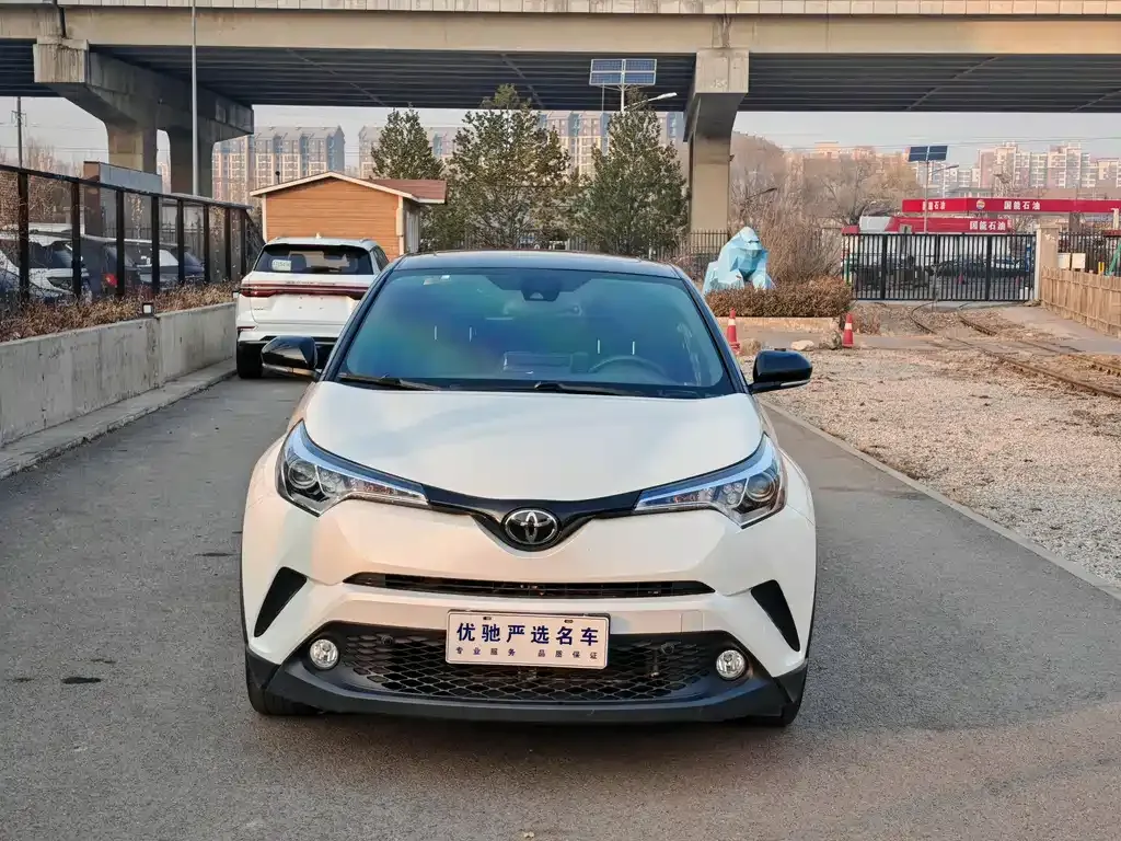 Toyota C-HR — фото 2