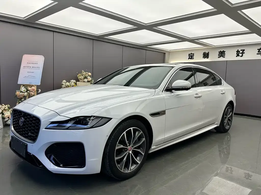 Jaguar XFL — фото 1