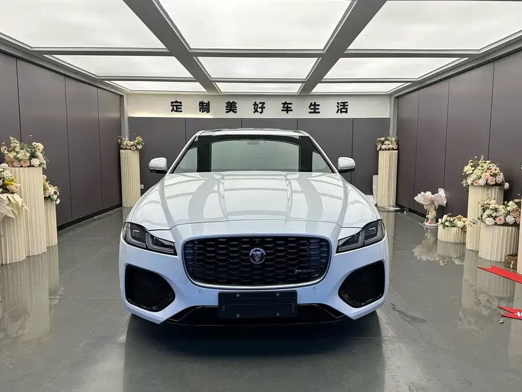 Jaguar XFL — фото 8