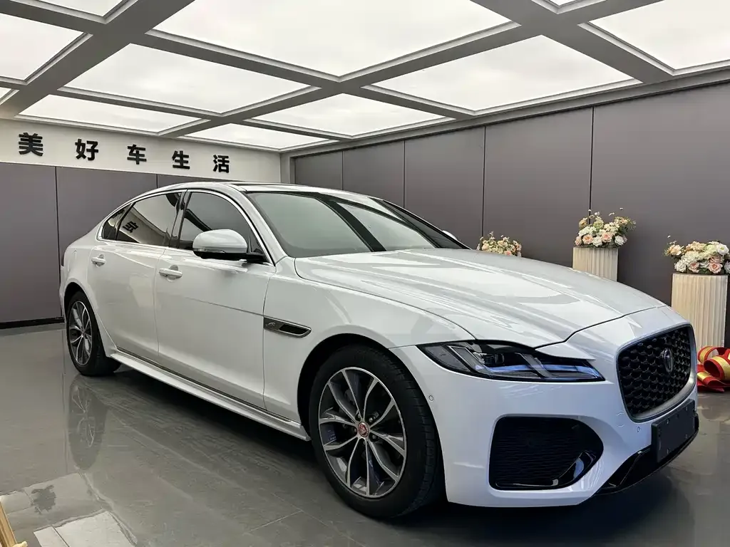 Jaguar XFL — фото 10