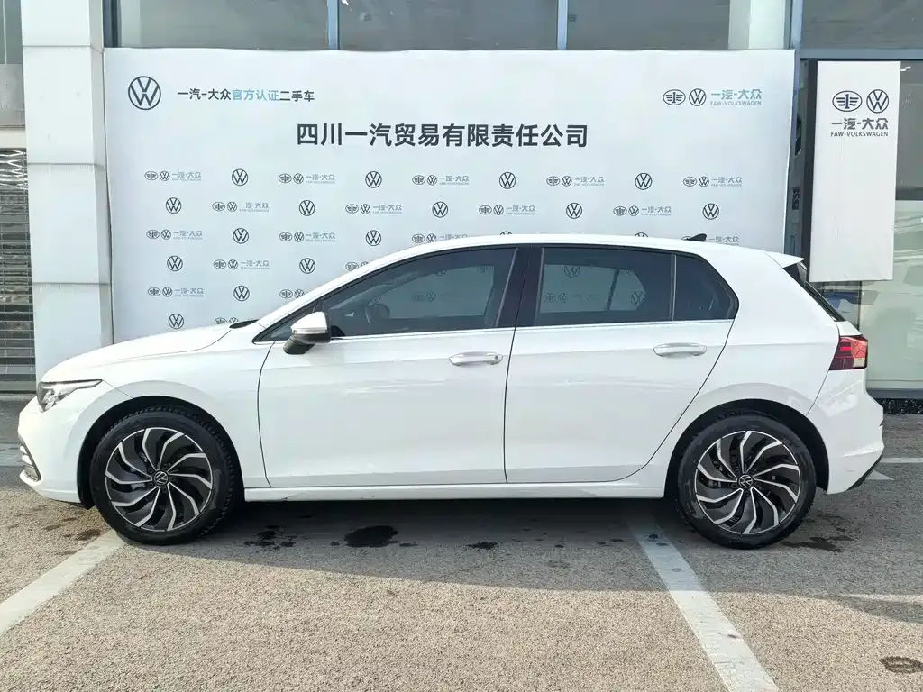 Volkswagen Golf 2023 из CN, фото 5