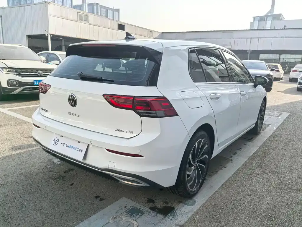 Volkswagen Golf 2023 из CN, фото 7