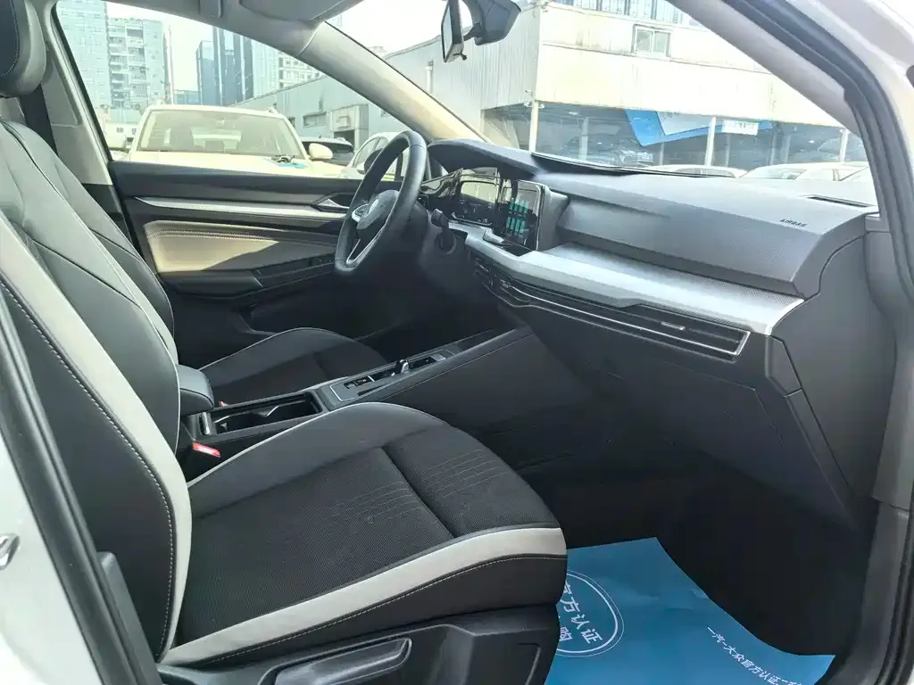 Volkswagen Golf 2023 из CN, фото 6