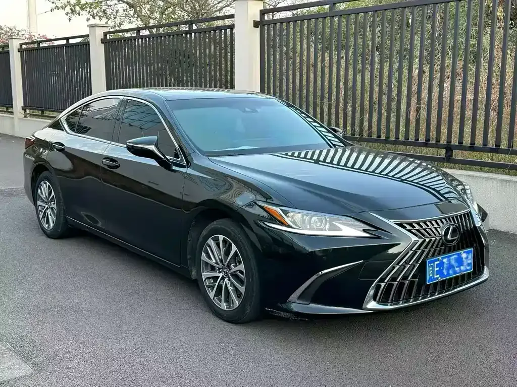 Lexus ES — фото 8