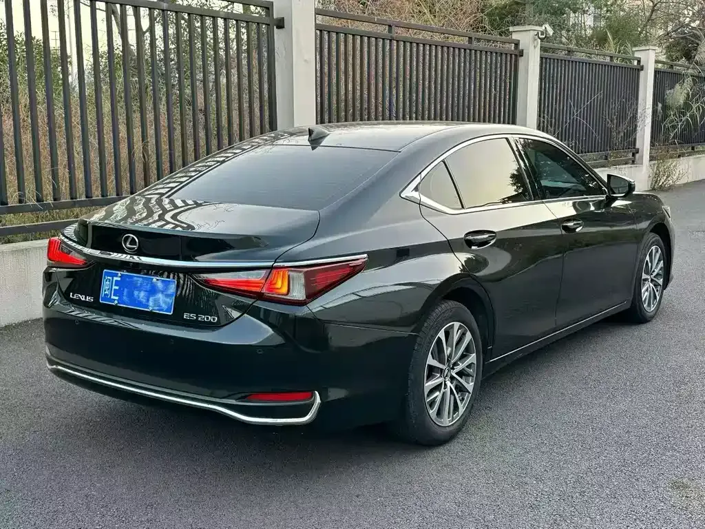 Lexus ES — фото 9