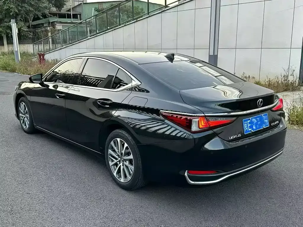 Lexus ES — фото 6