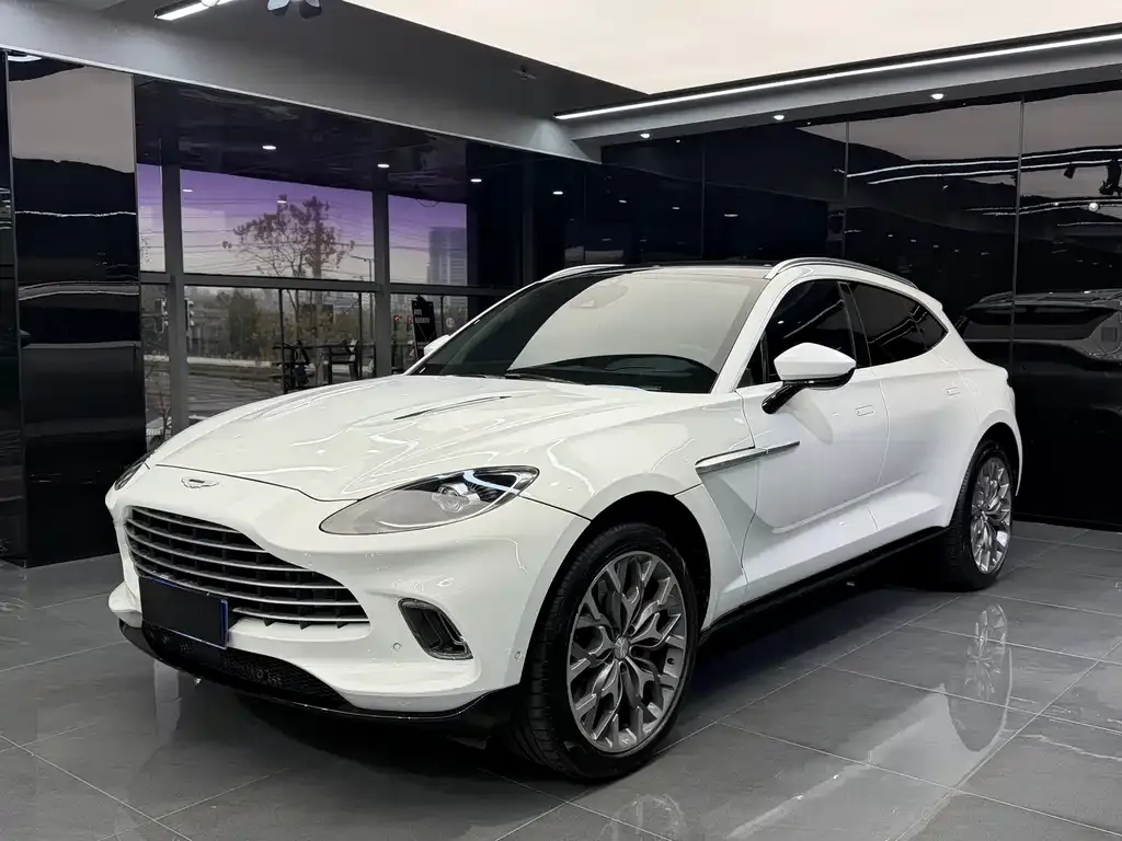 Aston Martin DBX — фото 1