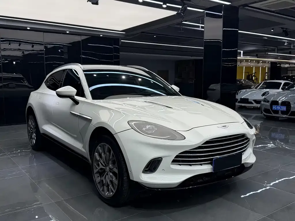 Aston Martin DBX — фото 10