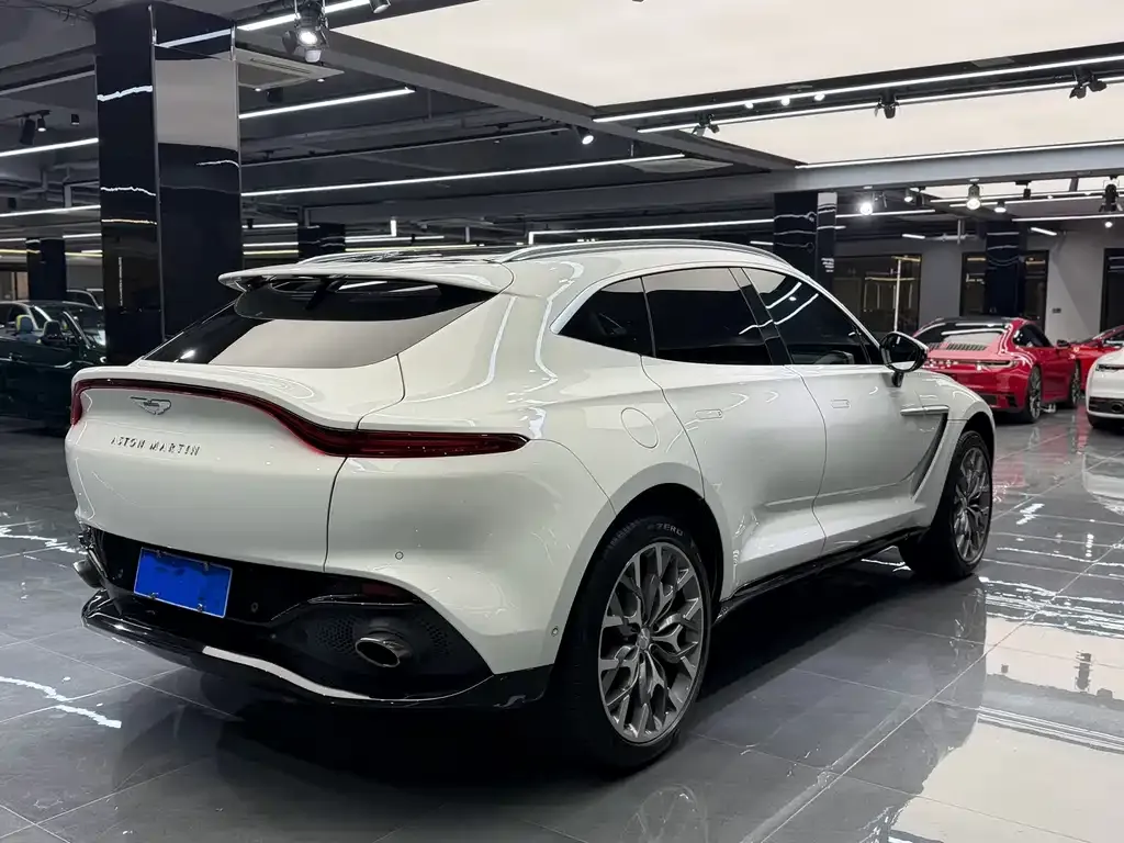 Aston Martin DBX — фото 2