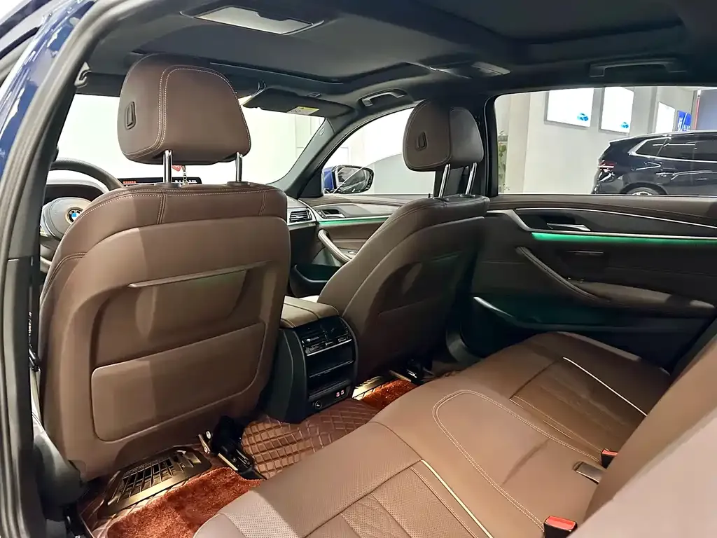 BMW 5 Series 2021 из CN, фото 6
