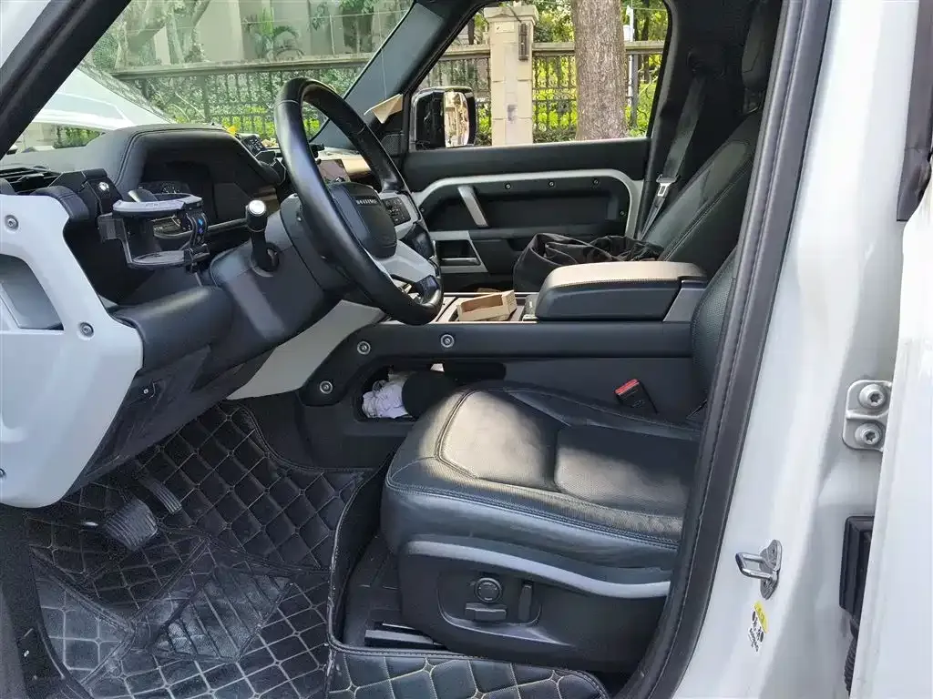 Land Rover Defender — фото 10