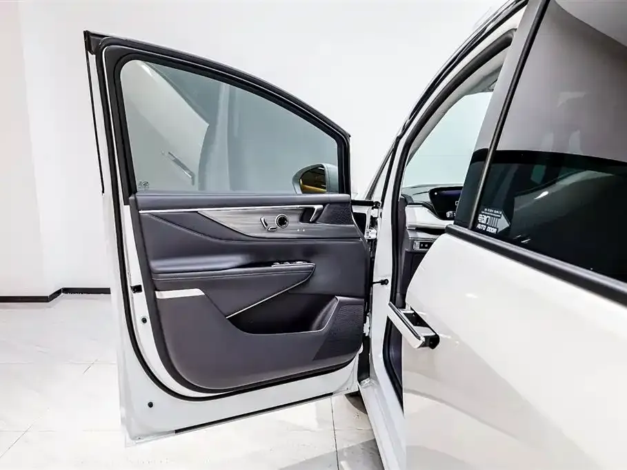 Buick GL8 2025 из CN, фото 7