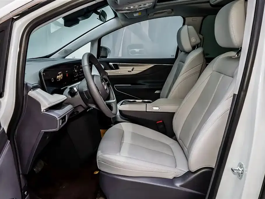 Buick GL8 2025 из CN, фото 2