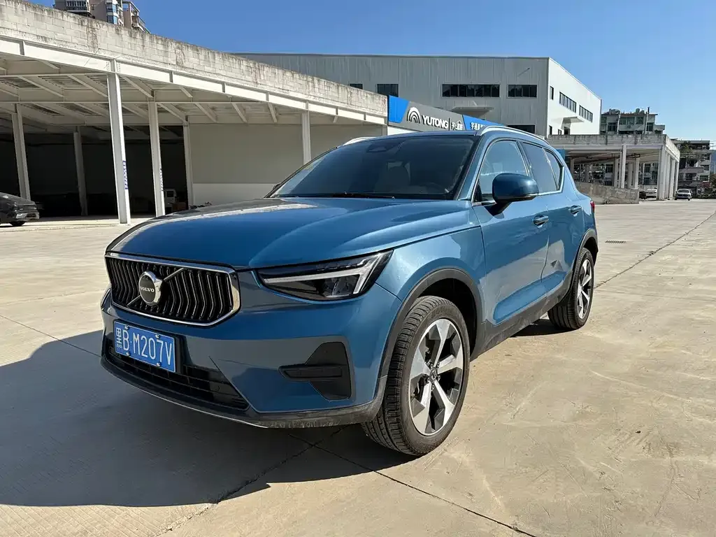Volvo XC40 — фото 1