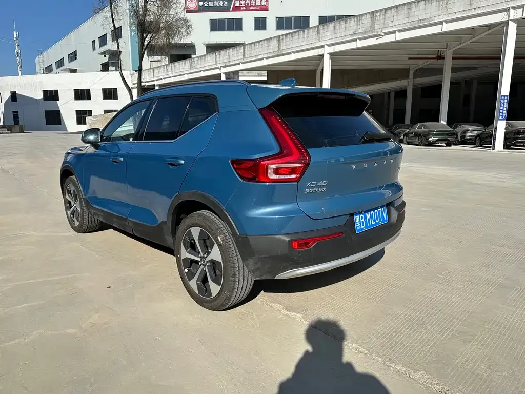 Volvo XC40 — фото 4