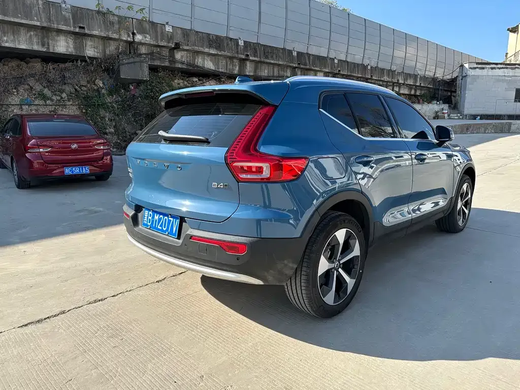 Volvo XC40 — фото 7