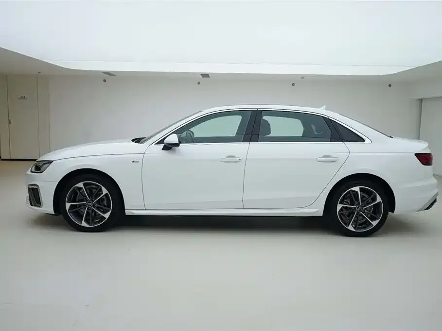 Audi A4L 2023 из CN, фото 2