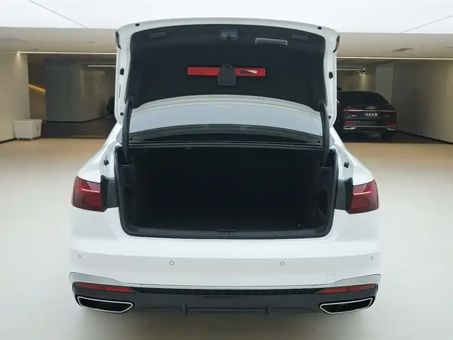 Audi A4L 2023 из CN, фото 7