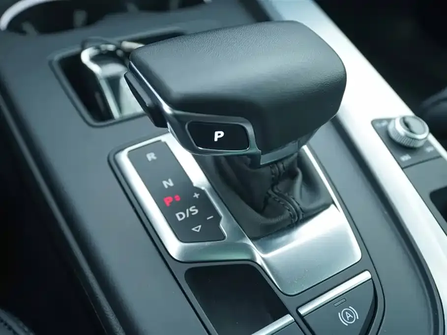 Audi A4L 2023 из CN, фото 9