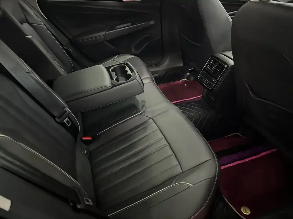 Volkswagen Passat 2023 из CN, фото 4