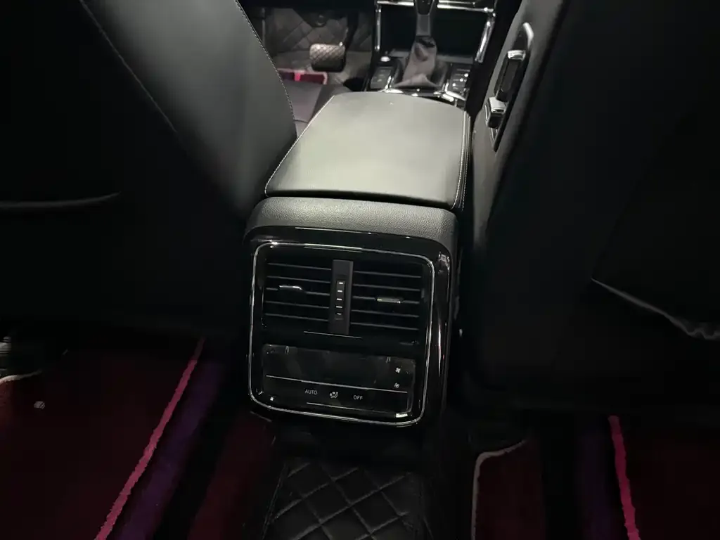 Volkswagen Passat 2023 из CN, фото 2