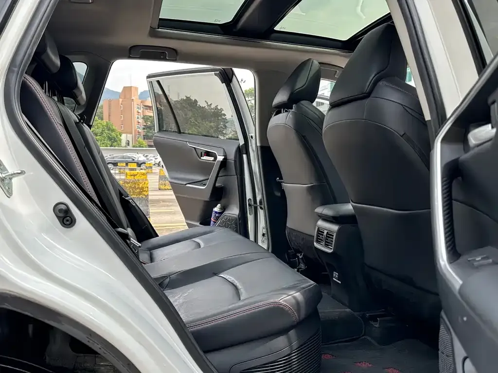 Toyota Wildlander New Energy 2023 из CN, фото 2