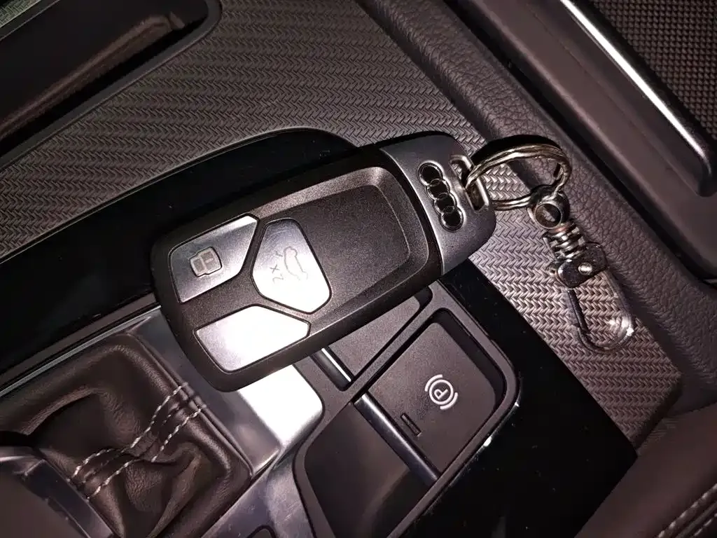 Audi Q5L 2021 из CN, фото 5