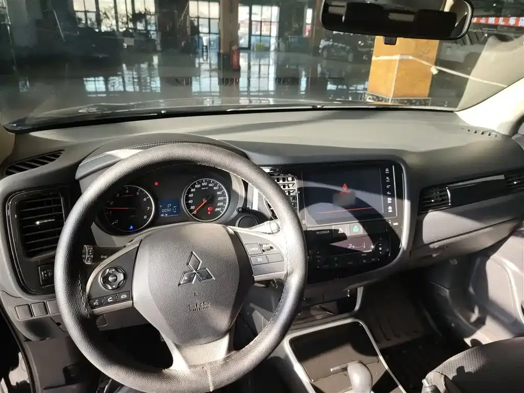 Mitsubishi Outlander 2022 из CN, фото 2