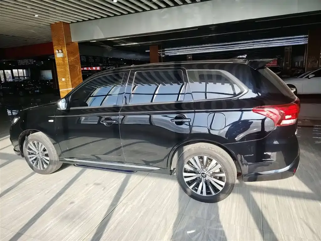 Mitsubishi Outlander 2022 из CN, фото 9