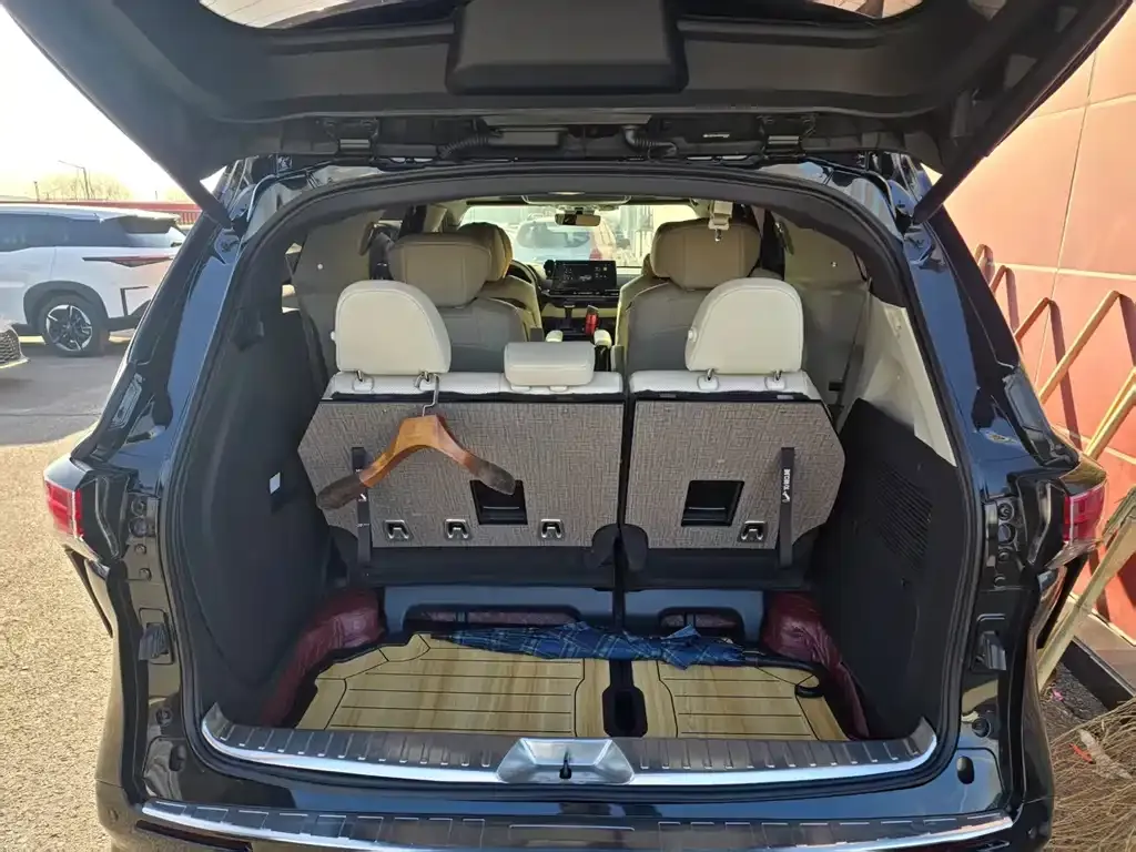 Toyota Sienna 2025 из CN, фото 3