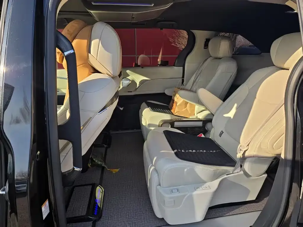 Toyota Sienna 2025 из CN, фото 5