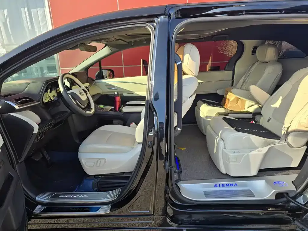 Toyota Sienna 2025 из CN, фото 6