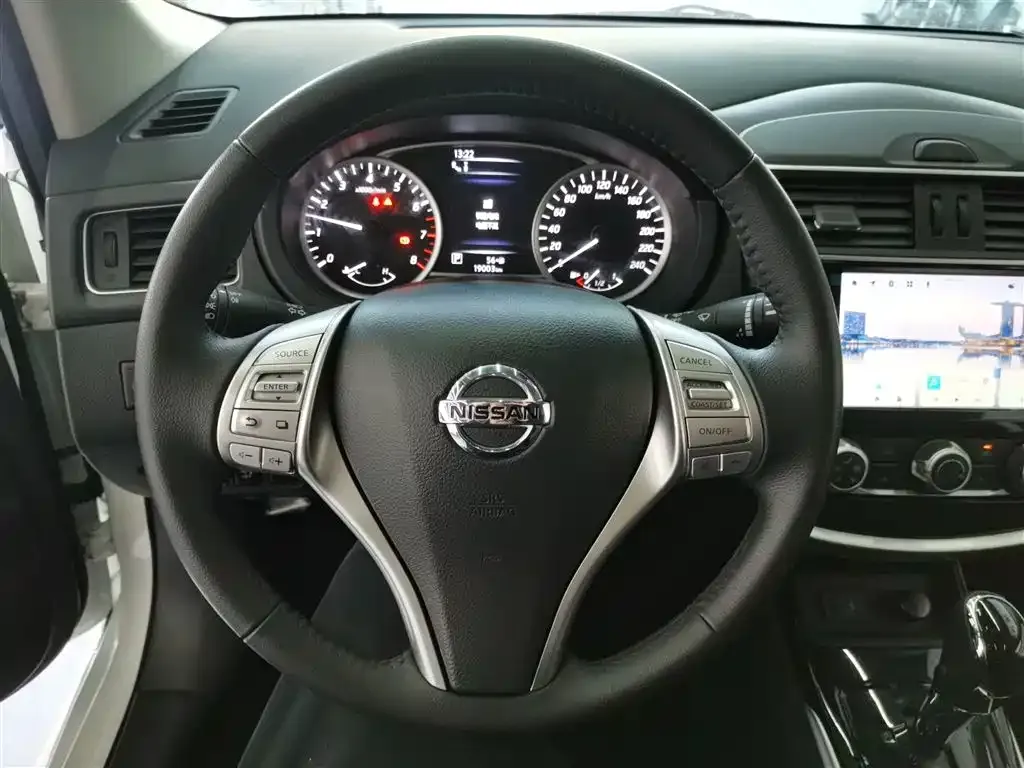 Nissan Tiida — фото 3