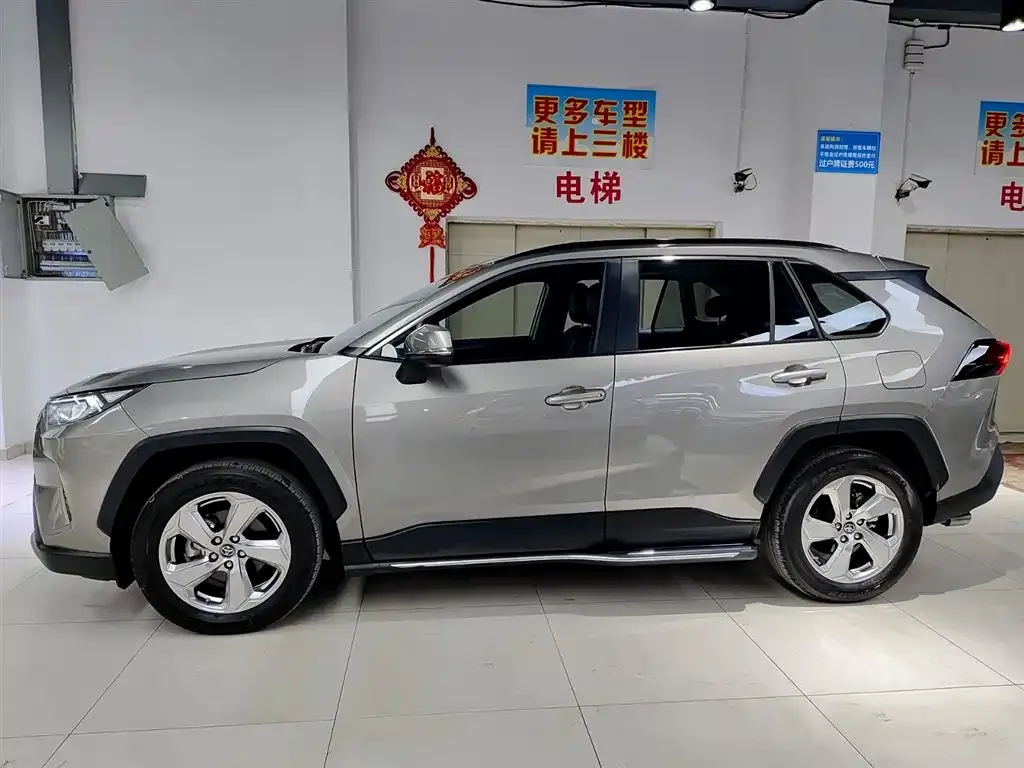 Toyota RAV4 — фото 2