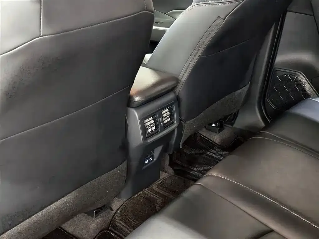 Toyota RAV4 — фото 3