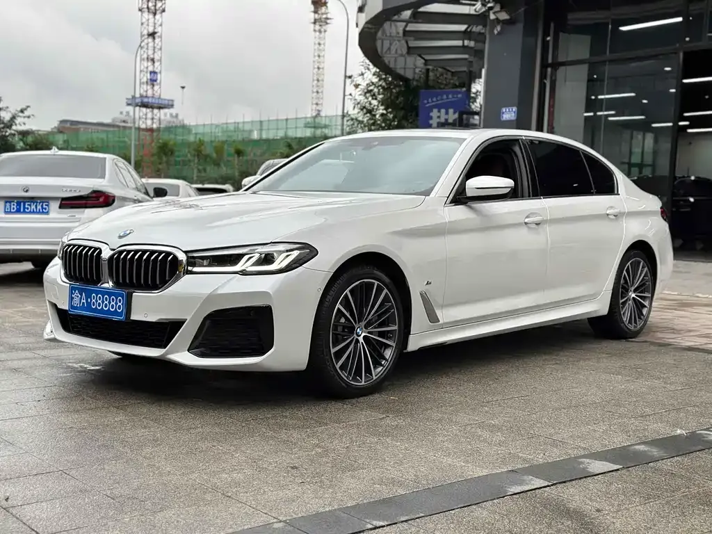 BMW 5 Series — фото 1