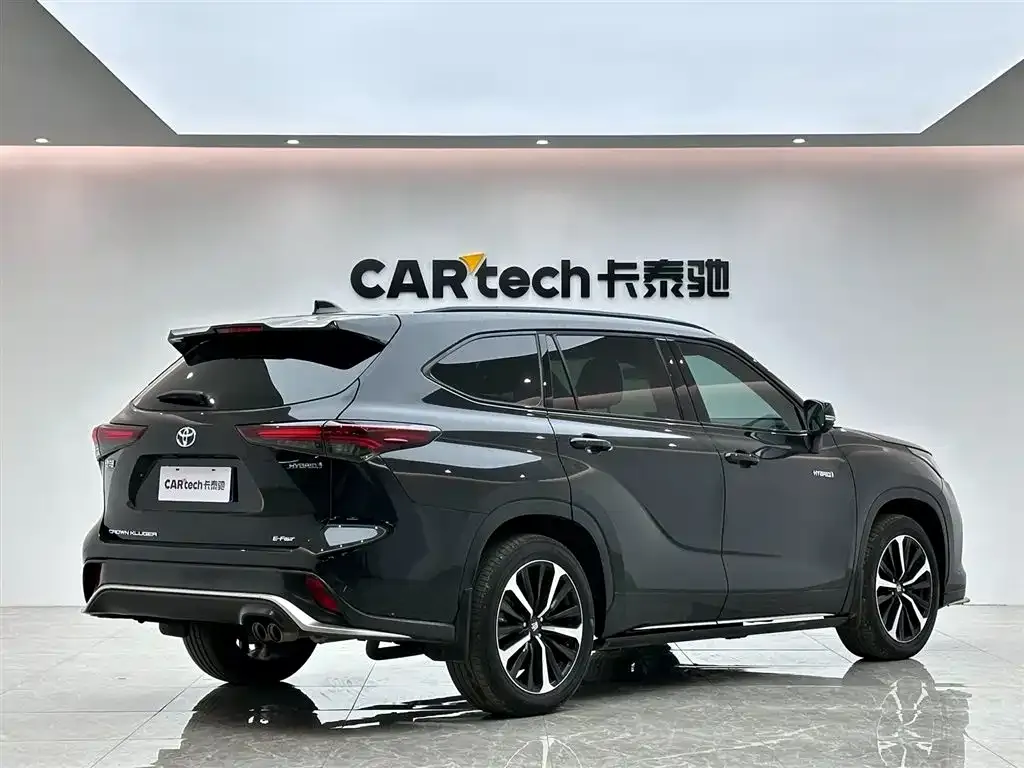 Toyota Crown Kluger 2022 из CN, фото 9