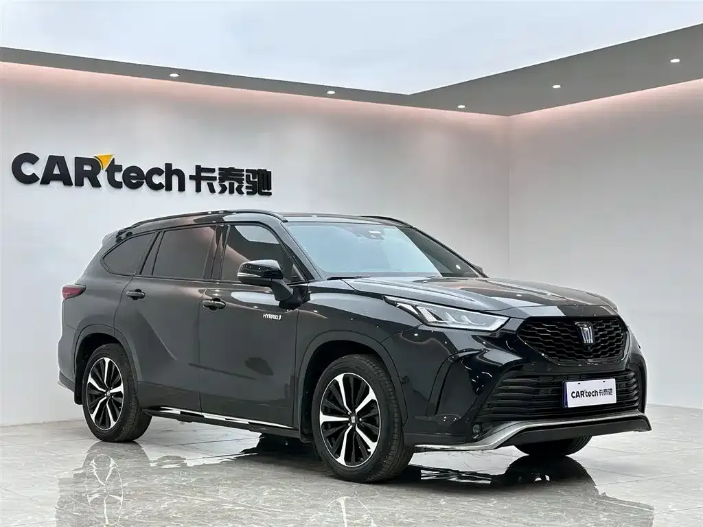 Toyota Crown Kluger 2022 из CN, фото 2