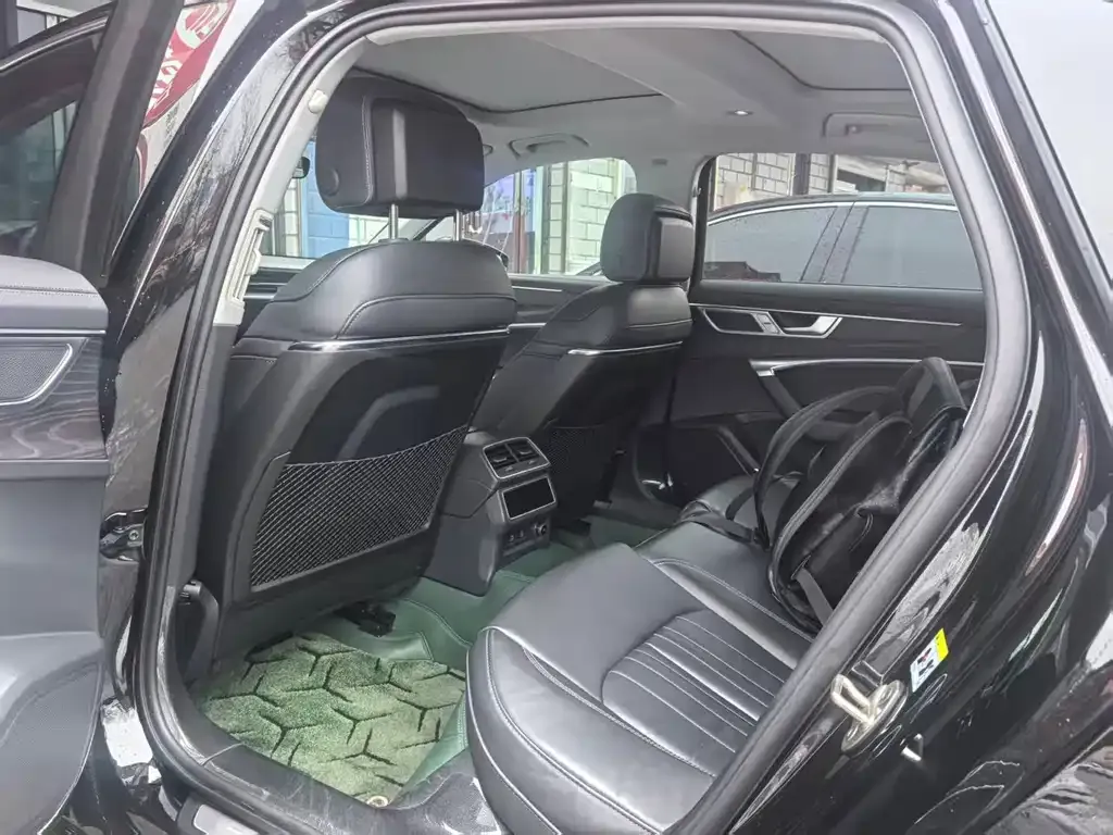 Audi A6L 2023 из CN, фото 4