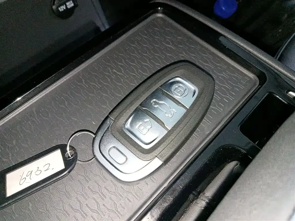 Hongqi E-QM5 — фото 10