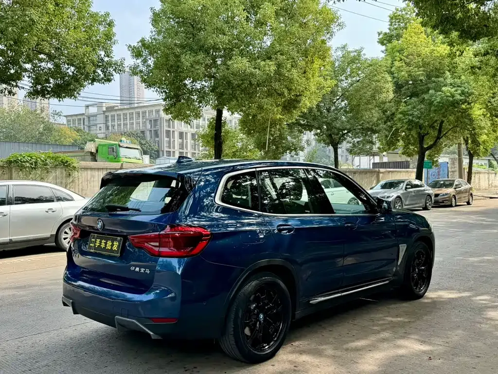 BMW iX3 — фото 4