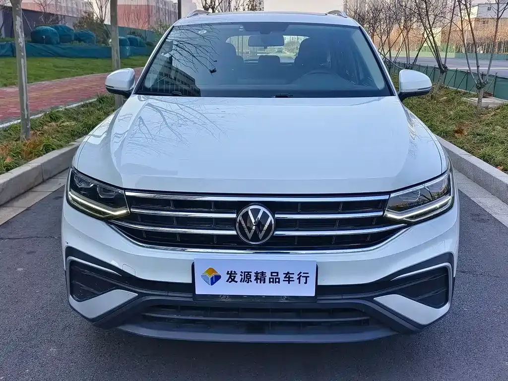 Volkswagen Tiguan L — фото 3